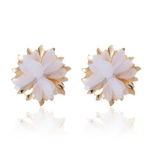 Load image into Gallery viewer, Earrings Flora Flower White
