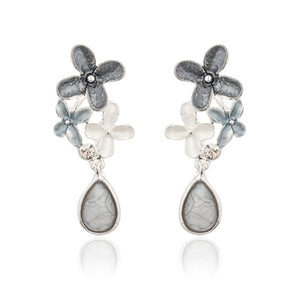 Earrings Iris Daisy Drop [col:grey]