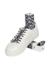 Load image into Gallery viewer, Sliwils Shoelaces [sty:animal Print Snow Leopard]
