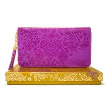 Load image into Gallery viewer, Berry Bliss Travel Clutch In Gift Box 
