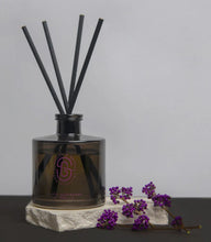 Load image into Gallery viewer, Scarlet &amp; Grace Diffuser Black Raspberry &amp; Vanilla
