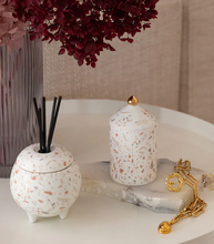 Load image into Gallery viewer, Moss St. Camellia &amp; White Lotus Ceramic Diffuser 100ml
